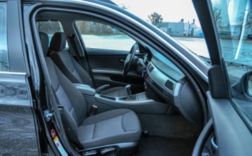 BMW Seria 3 E90-91-92-93 Coupe E92 325i 218KM 2006 BMW Seria 3 2,5 (218KM) Bezwypadkowy 2.5 Benzyna 218KM, zdjęcie 9