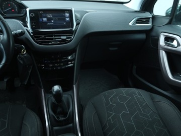 Peugeot 2008 I SUV Facelifting 1.2 PureTech 110KM 2016 Peugeot 2008 1.2 PureTech, Salon Polska, zdjęcie 7