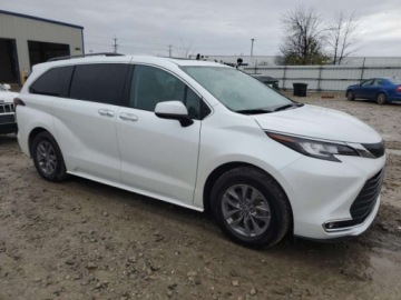 Toyota Sienna III 2023 Toyota Sienna 2023, 2.5L, XLE, porysowany lakier 2.5 Hybryda 245KM, zdjęcie 2