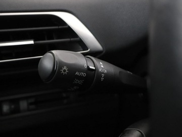 Peugeot 3008 II Crossover 1.5 BlueHDI 130KM 2019 Peugeot 3008 Niski przebieg Virtual Navi Czujniki, zdjęcie 34