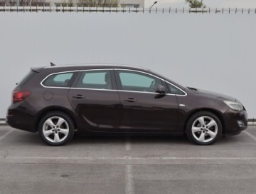 Opel Astra J Sports Tourer Facelifting 1.4 Turbo ECOTEC 120KM 2012 Opel Astra 1.4 T, Navi, Klima, Klimatronic, zdjęcie 5