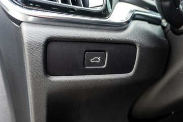 Volvo V60 II  Kombi Facelifting 2.0 B4 197KM 2023 Volvo V60 B4 D Plus Dark 197KM FV23%, zdjęcie 8