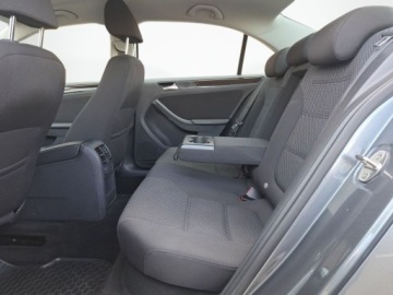 Volkswagen Jetta VI Sedan Facelifting 1.4 TSI 125KM 2017 Volkswagen Jetta Climatronic 2-strefowy Tempomat Czujniki parkowania Bluet, zdjęcie 22