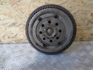 KOLO DVOUHMOTNÉ DVOUHMOTA MERCEDES TŘÍDA C W203 2.2 CDI 00- A6110301605