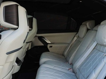 BMW Seria 7 G70 Sedan 3.0 40d 299KM 2025 BMW Seria 7 740d xDrive Sport Sedan 3.0 (299KM) 2025, zdjęcie 14