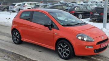 Fiat Punto Punto 2012 Hatchback 3d 1.4 8v 77KM 2014 Fiat Punto 1,4 78 KM.wersja sporting. czarny sufit, zdjęcie 3