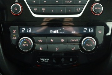 Nissan Qashqai II Crossover 1.2 DIG-T 115KM 2017 Nissan Qashqai 1.2 DIG-T, Salon Polska, zdjęcie 9