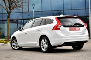 Volvo V60 I Kombi Facelifting 2.0 D2 DRIVE-E 120KM 2017 Volvo V60 LiFT Biała Perła 2,0 Diesel Ledy Navi, zdjęcie 10