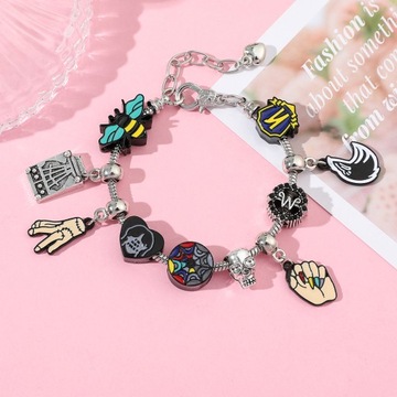 Браслет с металлическими подвесками в виде серии «Уэнсдей Аддамс»