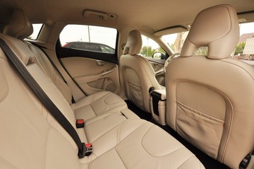 Volvo V40 II Hatchback Facelifting 2.0 T3 152KM 2016 Volvo V40 Cross Country T3 Turbo BENZYNA ---OCEAN RACE--- Full LED, zdjęcie 18