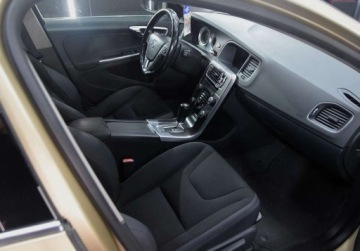 Volvo V60 I Kombi 2.0 D3 163KM 2011 Volvo V60 D3_ Automat_ Hak_ Skory_ Nawigacja_ 2.0 Diesel 163KM, zdjęcie 5