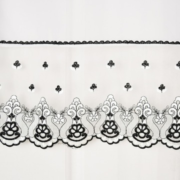 КОМПЛЕКТ ШТОР С ВУАЛЬНОЙ ШТОРОЙ, УКРАШЕННОЙ ГИПЮРНОЙ МАРНИРОВКОЙ 400х160см