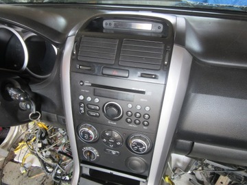 GRAND VITARA II DESKA KOKPIT + ULOŽENÍ SPOLUJEZDCE