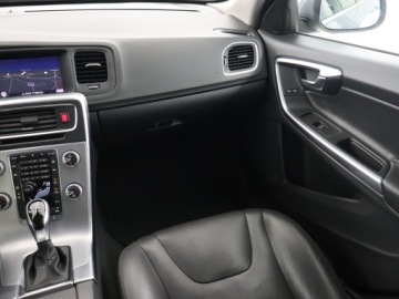 Volvo S60 II Sedan Facelifting 2.0 D4 DRIVE-E 190KM 2017 Volvo S60 D4, Salon Polska, Serwis ASO, 187 KM, zdjęcie 7