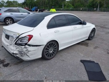 Mercedes Klasa C W205 2019 Mercedes-Benz Klasa C 2019 Mercedes-Benz C-Class C 300 4MATIC Sedan 2.0, zdjęcie 3