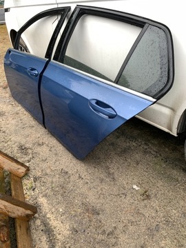 DVEŘE LEVÉ PŘEDNÍ ZADNÍ KOMPLET VW GOLF VIII 8 FACELIFT LT5H W BARVA ORIGINÁLNÍ