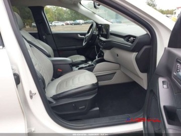 Ford Kuga III 2023 Ford Kuga 2023 r., 2,0L PLATINIUM 2.0 Benzyna 250KM, zdjęcie 8