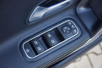 Mercedes Klasa A W177/V177 Hatchback 1.5 180d 116KM 2018 Mercedes-Benz Klasa A 1.5 Diesel 115 KM, Pakiet AMG, Navi, Kamera, Full LE, zdjęcie 25