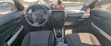 Suzuki Vitara III SUV 1.6 VVT 120KM 2017 Suzuki Vitara 122017r, 1.6 Benzyna. Uszkodzony prawy przod . 1.6 Benzyna, zdjęcie 5