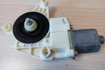 MOTOREK OKNO PŘEDNÍCH LEVÝCH DVEŘE MERCEDES-BENZ A (W176) A2469065100