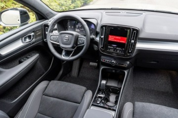 Volvo XC40 Crossover Facelifting 2.0 B3 163KM 2026 Volvo XC 40 Plus Dark B3 Mild Hybrid Benzyna, zdjęcie 13