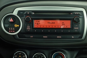 Toyota Yaris III Hatchback 5d 1.33 Dual VVT-i 99KM 2012 Toyota Yaris 1.33 Dual VVT-i, Salon Polska, zdjęcie 8