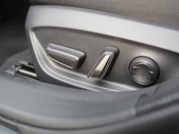 Toyota Prius V (XW60) 2.0  Hybrid Dynamic Force Plug-in 223KM 2025 Od ręki - Prestige 2.0 Hybrid Plug-in 223KM | Podgrzewane fotele!, zdjęcie 5