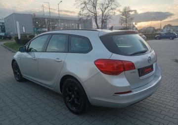 Opel Astra J Sports Tourer Facelifting 1.7 CDTI ECOTEC 130KM 2013 Opel Astra Zarejestrowany - ubezpieczony - 1,7 - 130 KM 1.7 Diesel 130KM, zdjęcie 9