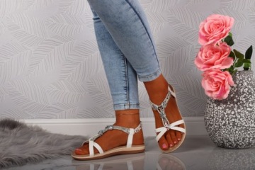 ЖЕНСКИЕ МЯГКИЕ САНДАЛИИ С ДЕКРАСИРОВАНИЕМ