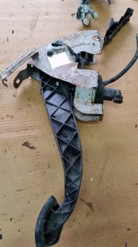 VW T6 ПЕДАЛЬ СЦЕПЛЕНИЯ 7E1721059E