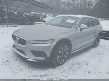 Volvo V60 II  2023 Volvo V60 Cross Country B5 Ultimate 2023 2.0l 2.0 Benzyna 247KM, zdjęcie 1