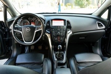 Opel Astra J Sedan 1.4 Turbo ECOTEC 140KM 2014 Opel Astra Sedan 1,4 Turbo 140Km Xenon Ledy Navi, zdjęcie 23