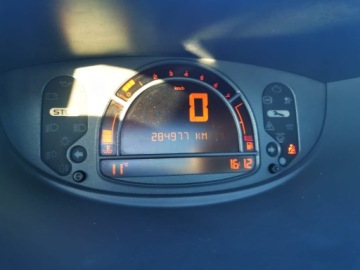 Renault Modus Hatchback 1.6 i 16V 88KM 2005 RENAULT MODUS 1.6 i 16V 88KM, Manual, Klimatyzacja, zdjęcie 6