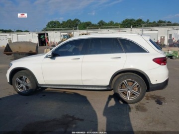 Mercedes GLC C254/X254 2022 Mercedes-Benz GLC 300 4matic 2022 2.0 Benzyna 255KM, zdjęcie 1