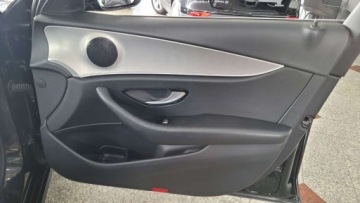 Mercedes Klasa E W213 Limuzyna 2.0 220d 194KM 2017 Mercedes-Benz Klasa E E 220D 4MATIC z polskiego salonu TOP stan MOZLIWA ZA, zdjęcie 31