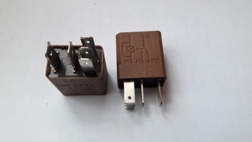 RELÉ 5 PIN A727 12V 10/20A HNĚDÝ 46520423