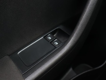 Skoda Fabia III Hatchback Facelifting 1.0 TSI 95KM 2019 Skoda Fabia 1.0 TSI, Klima, Parktronic, zdjęcie 17