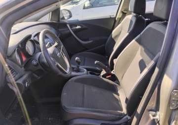 Opel Astra J GTC 1.4 Turbo ECOTEC 120KM 2017 Opel Astra 2017r, SALON POLSKA, 1.4 Benzyna. Uszkodzony prawy bok. Jezdzi., zdjęcie 6