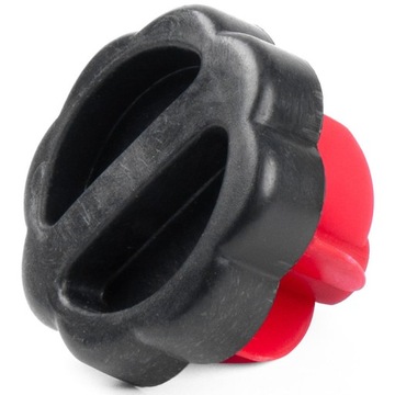 Крышка заливной горловины топливного бака автомобиля диаметром 70 мм.