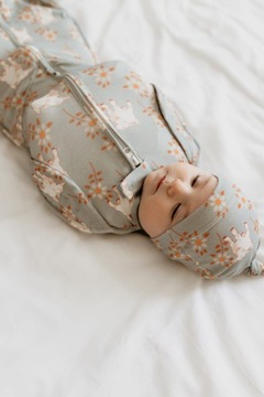 Otulacz dla niemowląt śpiworek Kokon + czapka First step 3-6,5 kg Sleepee