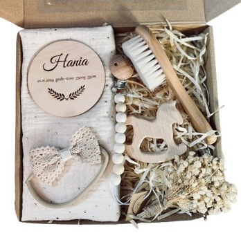 Prezent dla noworodka metryczka baby shower gift box wyprawka narodziny