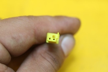 ПОДГОЛОВНИК ПЕРЕДНИЙ СПРАВА, MERCEDES W251