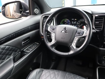 Mitsubishi Outlander III SUV PHEV Facelifting 2020 2.4 PHEV 224KM 2020 Mitsubishi Outlander 2.4 PHEV, Salon Polska, zdjęcie 6