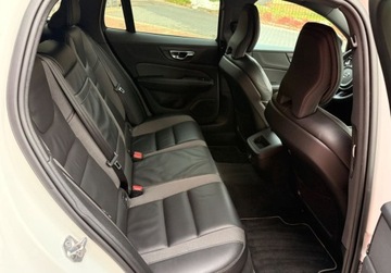 Volvo V60 II  Kombi 2.0 D4 190KM 2019 Volvo V60 R_DESIGN 2.0D4 AWD 190ps AutoMat8Biegow HiBeamLED SerwisASO VAT23, zdjęcie 23