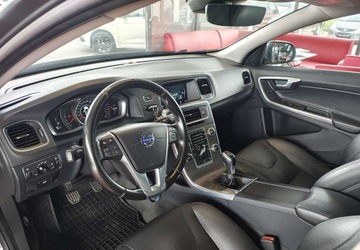Volvo V60 I Kombi Facelifting 2.0 D3 DRIVE-E 150KM 2015 Volvo V60 Volvo V60 I Zadbane Zarejestrowane 2.0 Diesel 150KM, zdjęcie 13