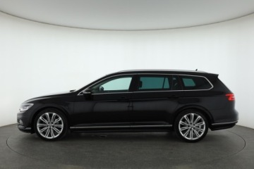 Volkswagen Passat B8 Variant 2.0 TDI BlueMotion SCR 190KM 2018 VW Passat 2.0 TDI, Salon Polska, 187 KM, Automat, zdjęcie 2