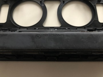 RAMKA ŚRODKOWA ramka radia W202 panel radia przełączniki W202 2108210071