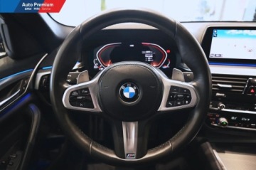 BMW Seria 5 G30-G31 Limuzyna 520d 190KM 2019 BMW Seria 5 xDriveAdaptacyjne Reflektory LEDSkorzana Kierownica M 2.0, zdjęcie 6