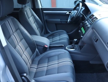 Volkswagen Touran II 1.6 TDI 105KM 2012 VW Touran 1.6 TDI, DSG, 7 miejsc, Skóra, Klima, zdjęcie 8