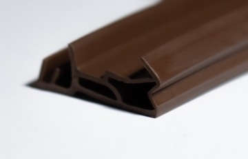 USZCZELKA DRZWI ZEWNĘTRZNYCH JASNY BRĄZ 5002 3 mb